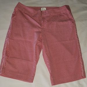 Fitted Bermuda shorts